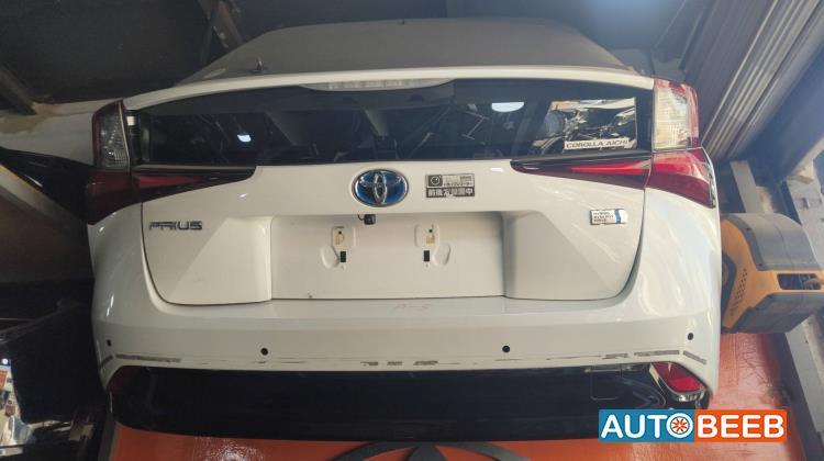 Body  Front clip Toyota Prius