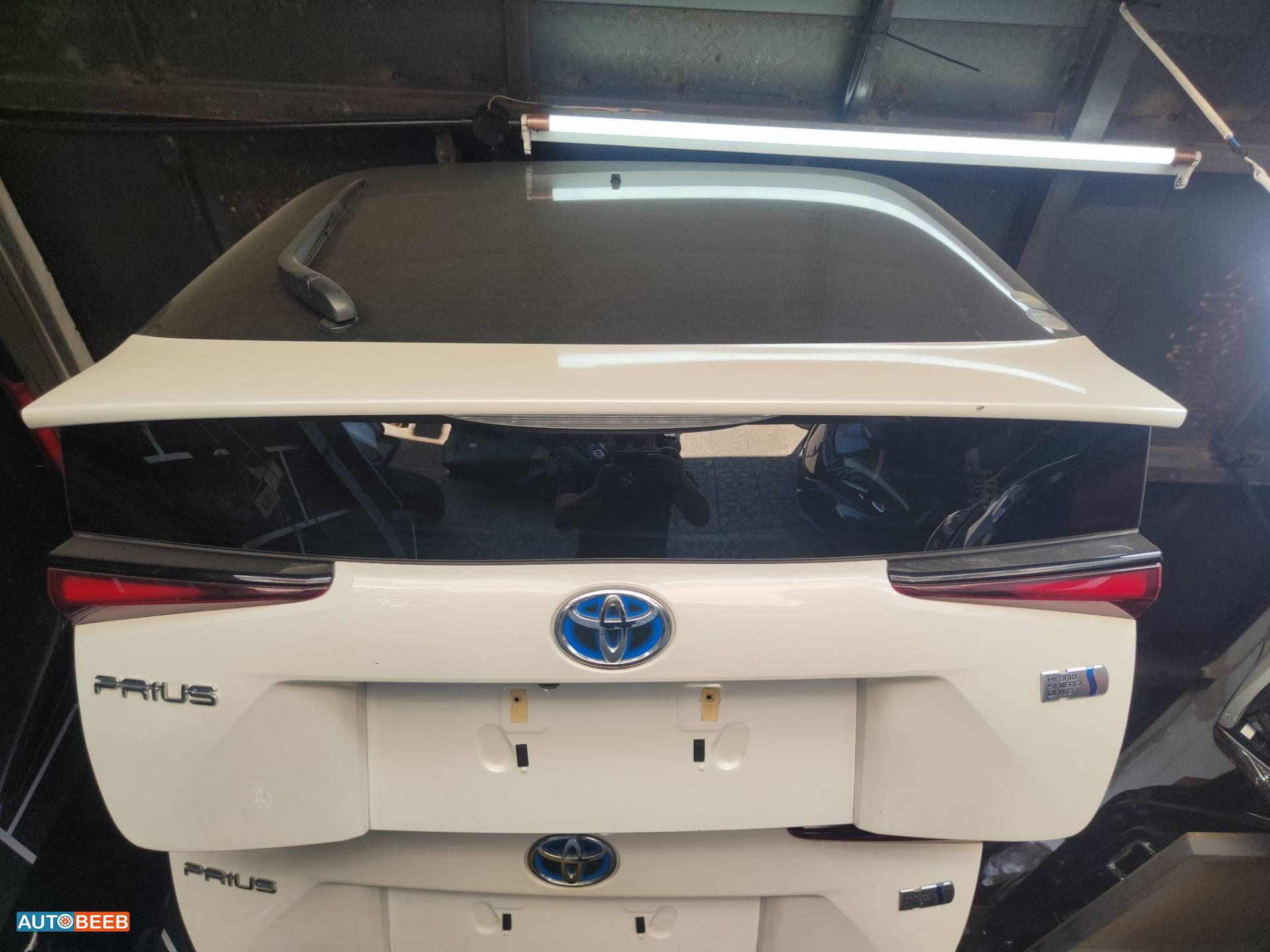 Body  Trunk Toyota Prius