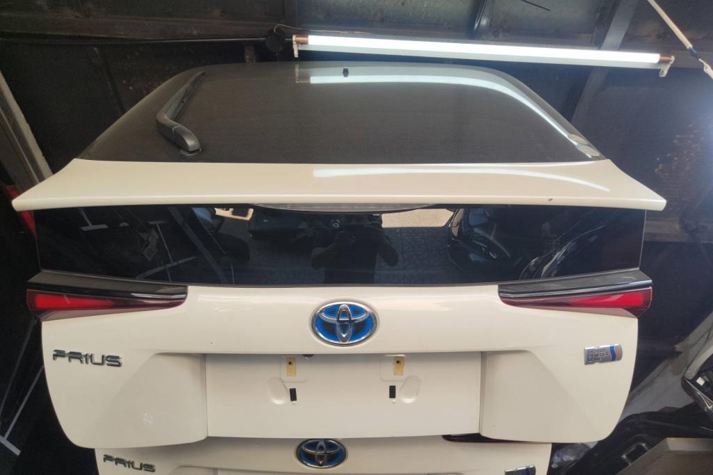 Body  Trunk Toyota Prius