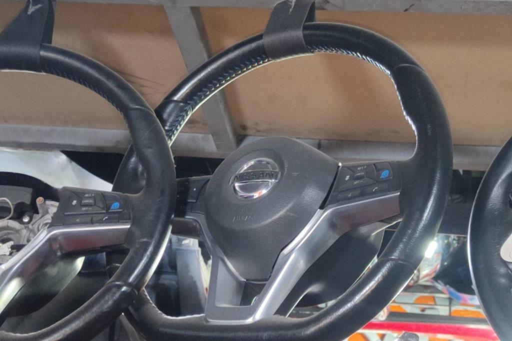 Cabin  Steering Wheel Nissan Leaf