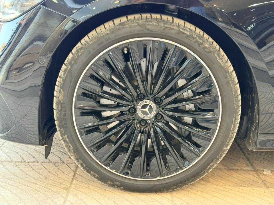 Mercedes Benz E200 2025