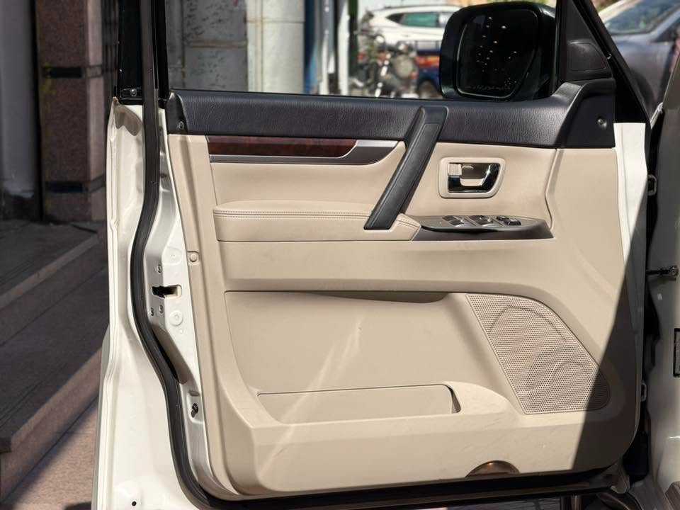 Mitsubishi Pajero 2016