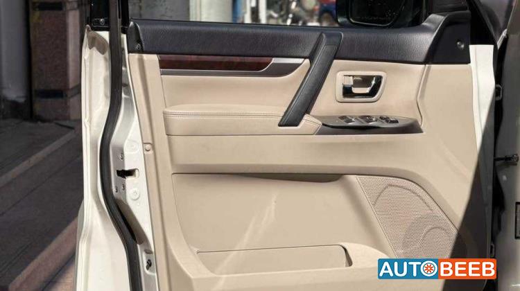 Mitsubishi Pajero 2016