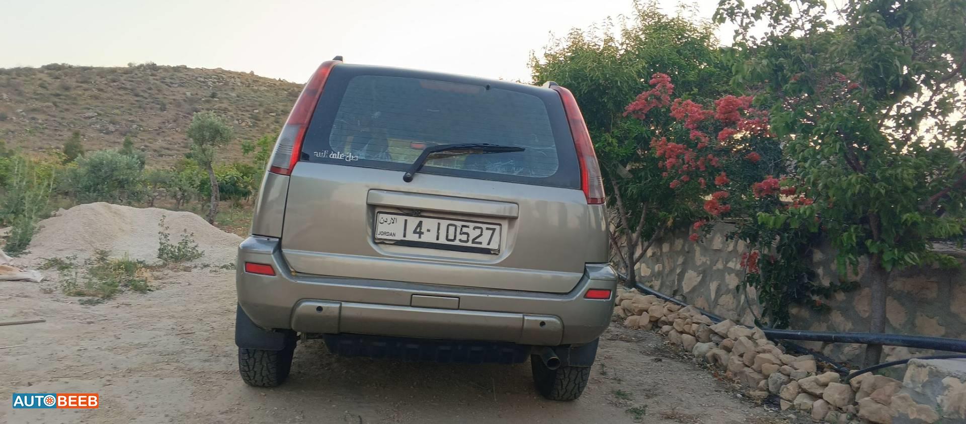 نيسان X-تريل 2004
