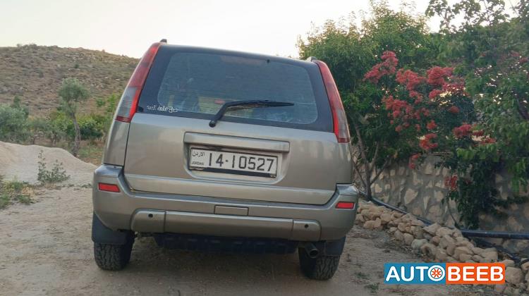 نيسان X-تريل 2004