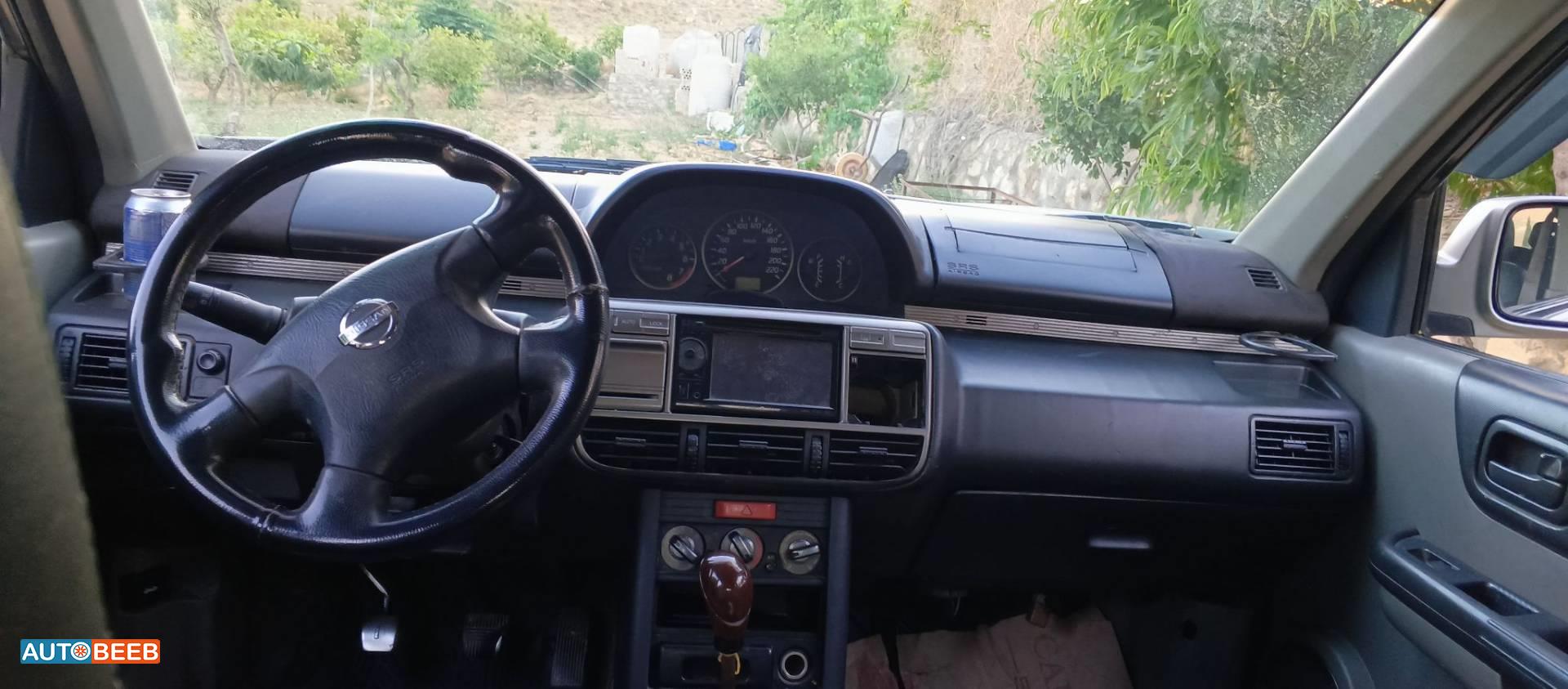 نيسان X-تريل 2004