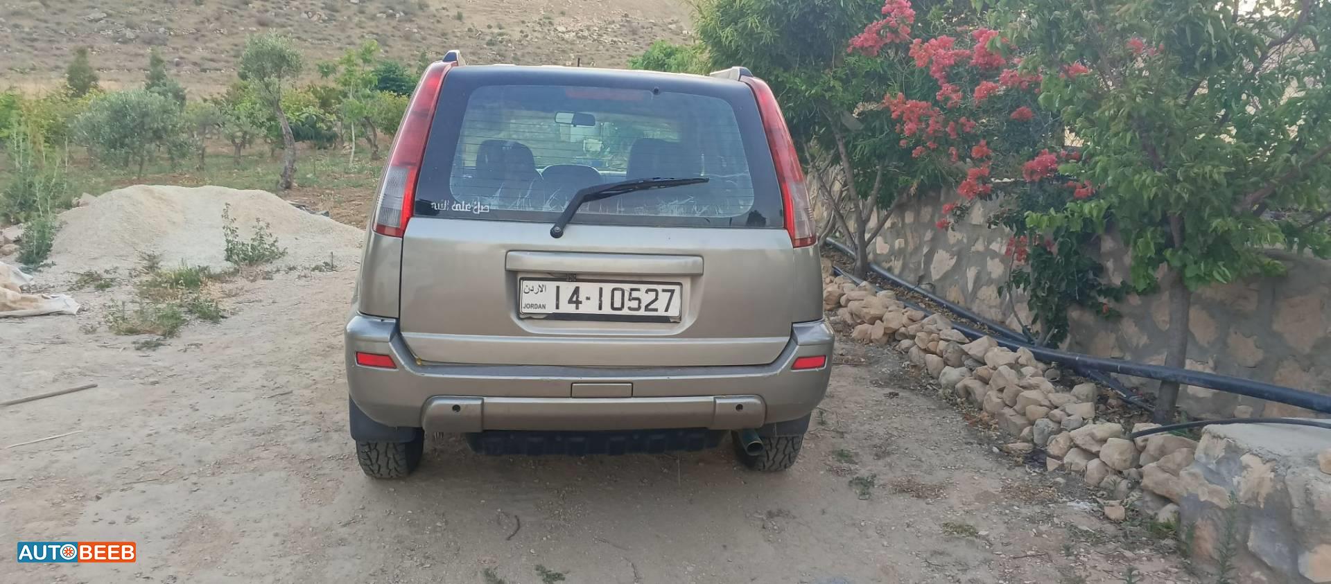 نيسان X-تريل 2004