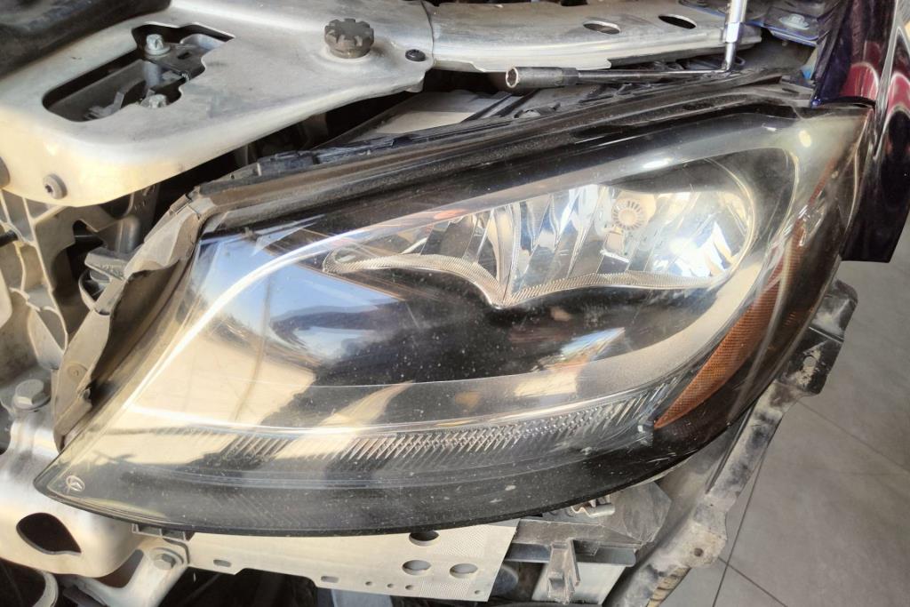 Lights Front light Mercedes Benz C200