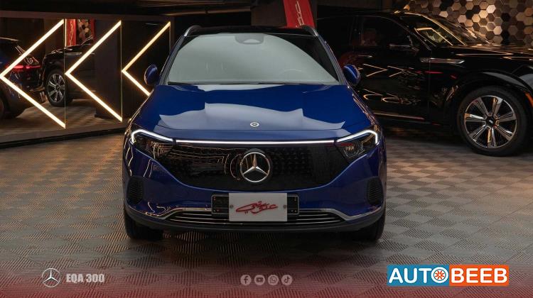 Mercedes Benz EQA300 2025
