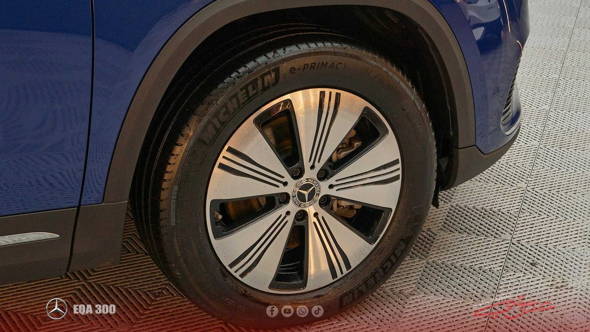 Mercedes Benz EQA300 2025