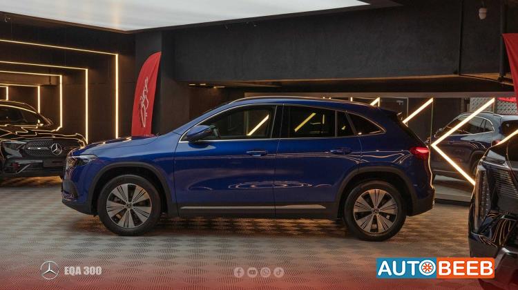 Mercedes Benz EQA300 2025