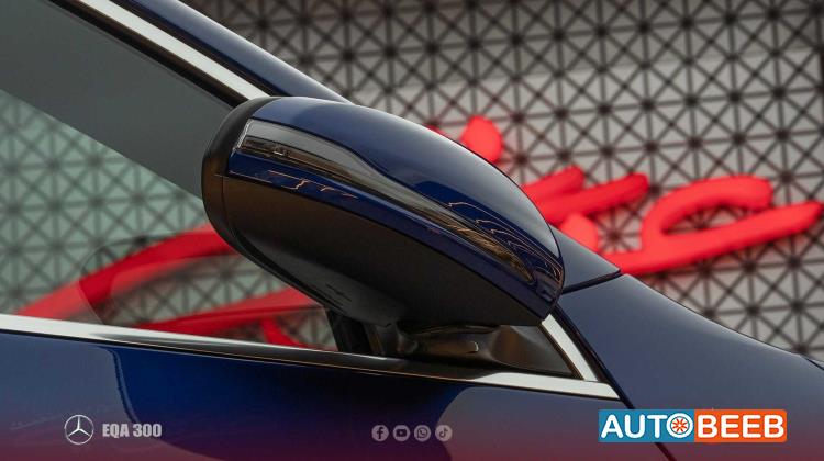 Mercedes Benz EQA300 2025