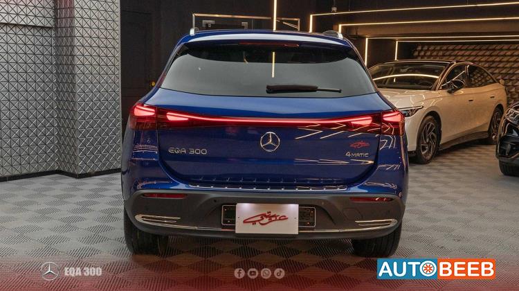 Mercedes Benz EQA300 2025