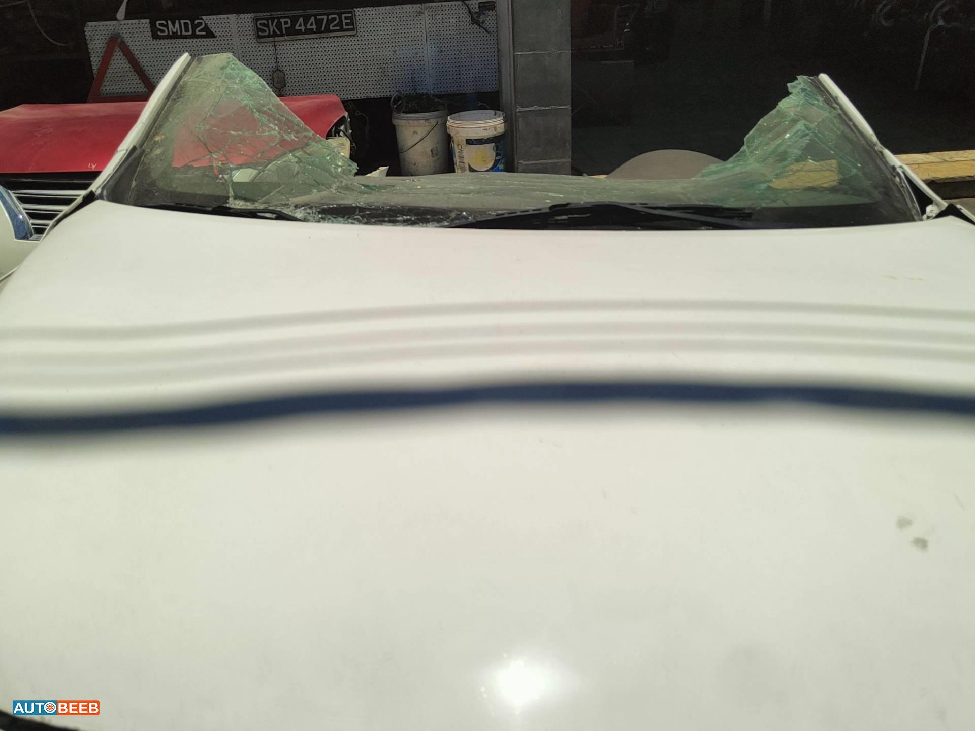 Body  Hood Nissan Sentra