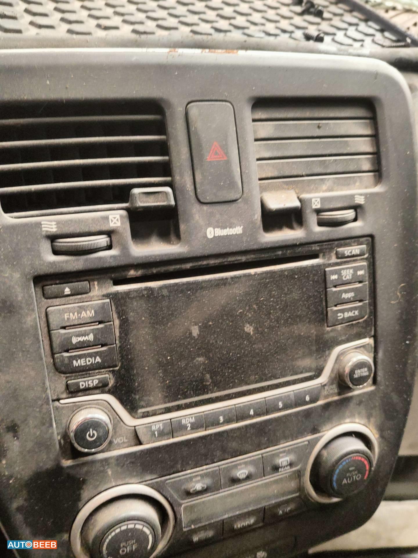 Electronics MP3 Player Nissan Leaf