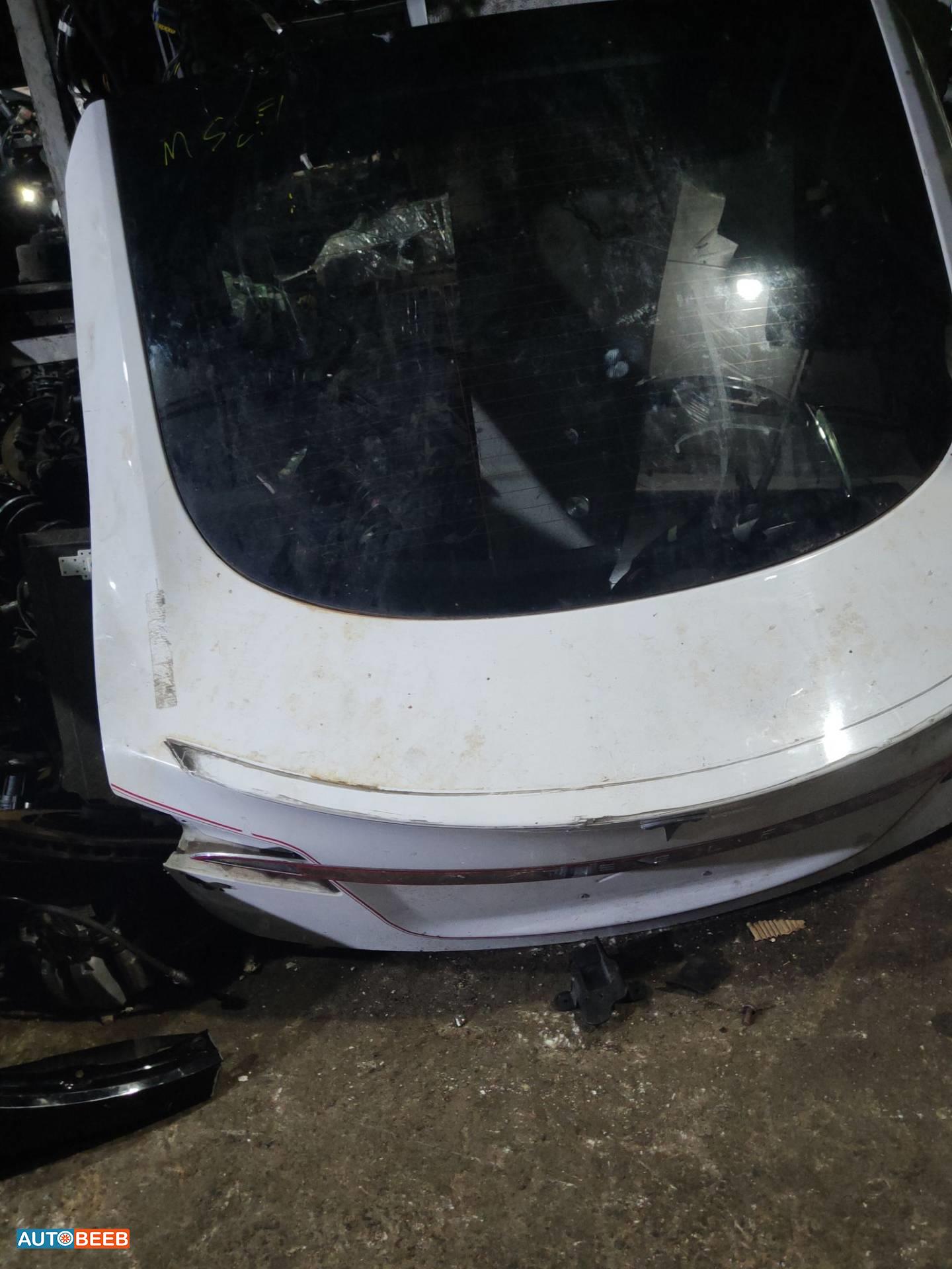 Body  Trunk Tesla 3