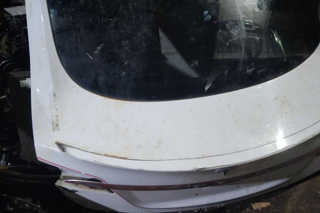 Body  Trunk Tesla 3