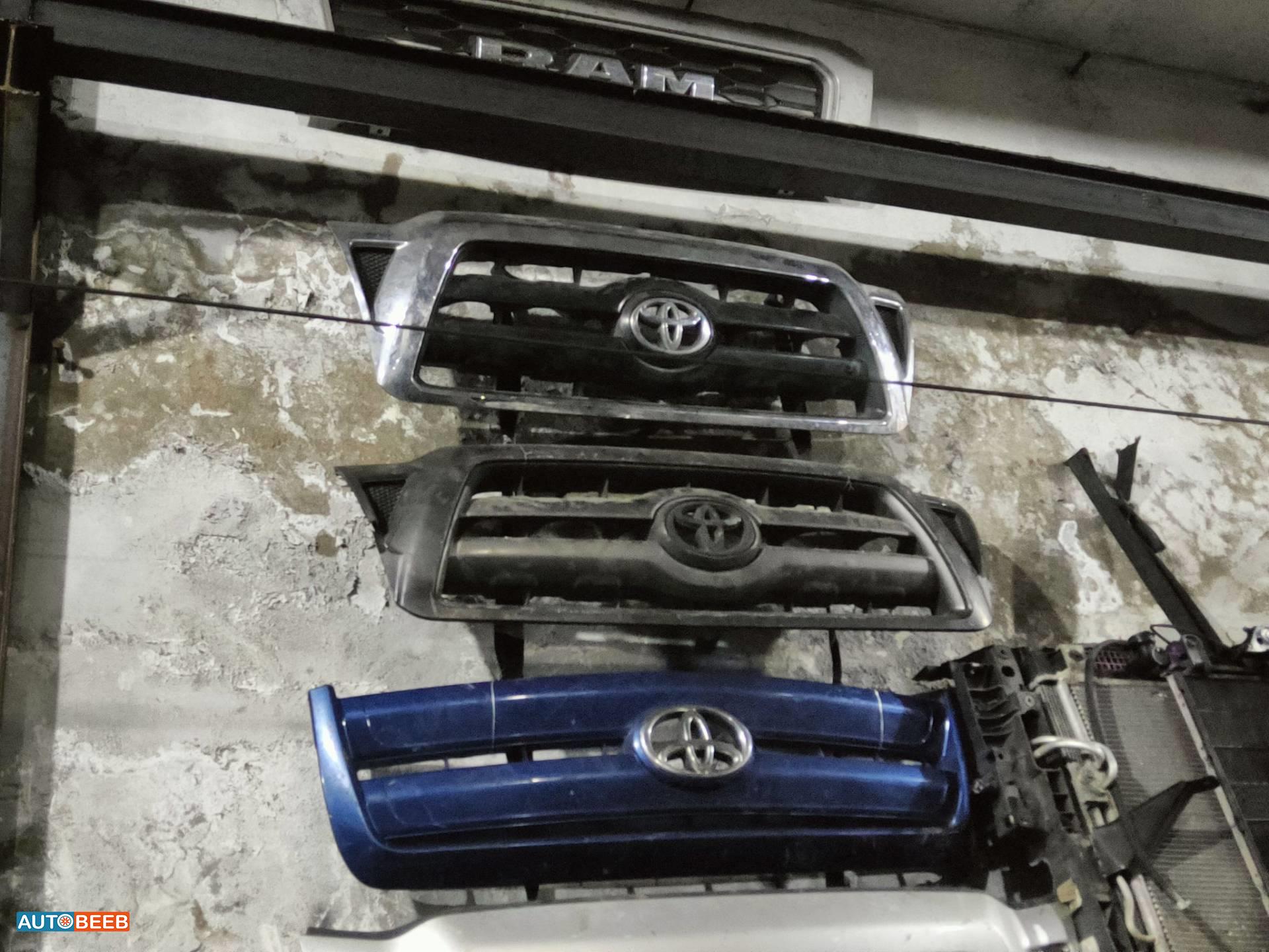 Body  Grilles Toyota Tacoma