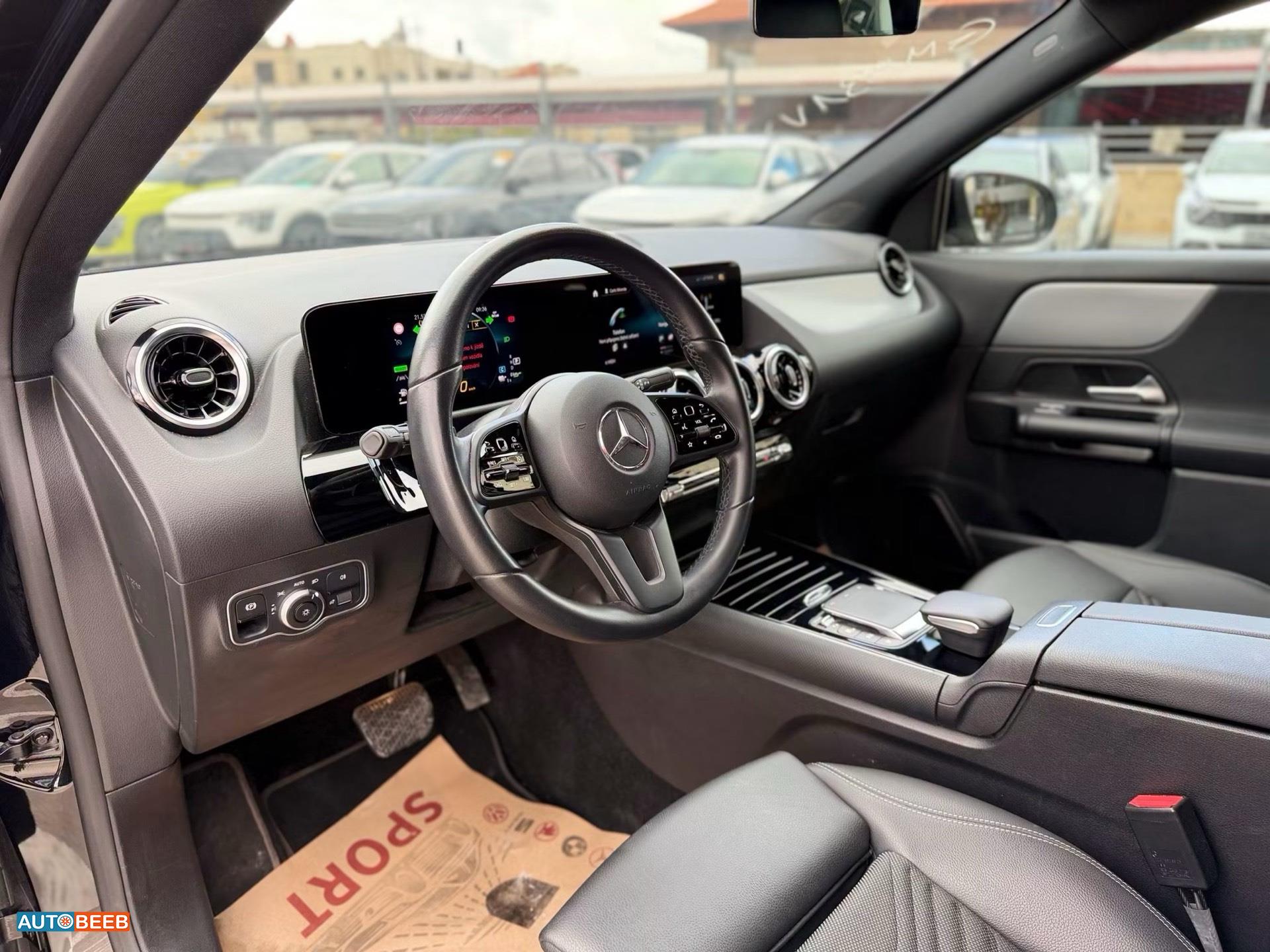Mercedes Benz GLA250 2023