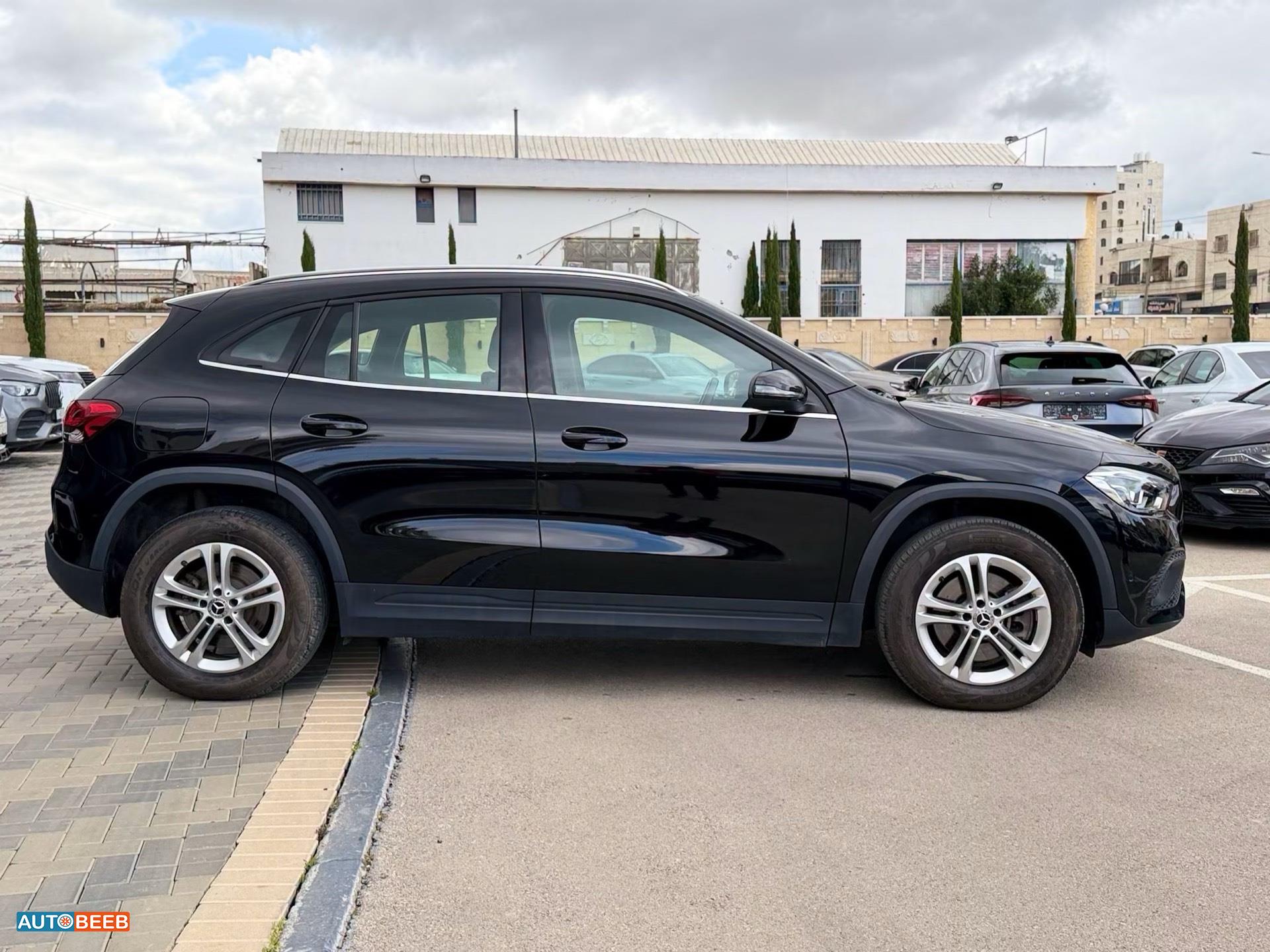 Mercedes Benz GLA250 2023