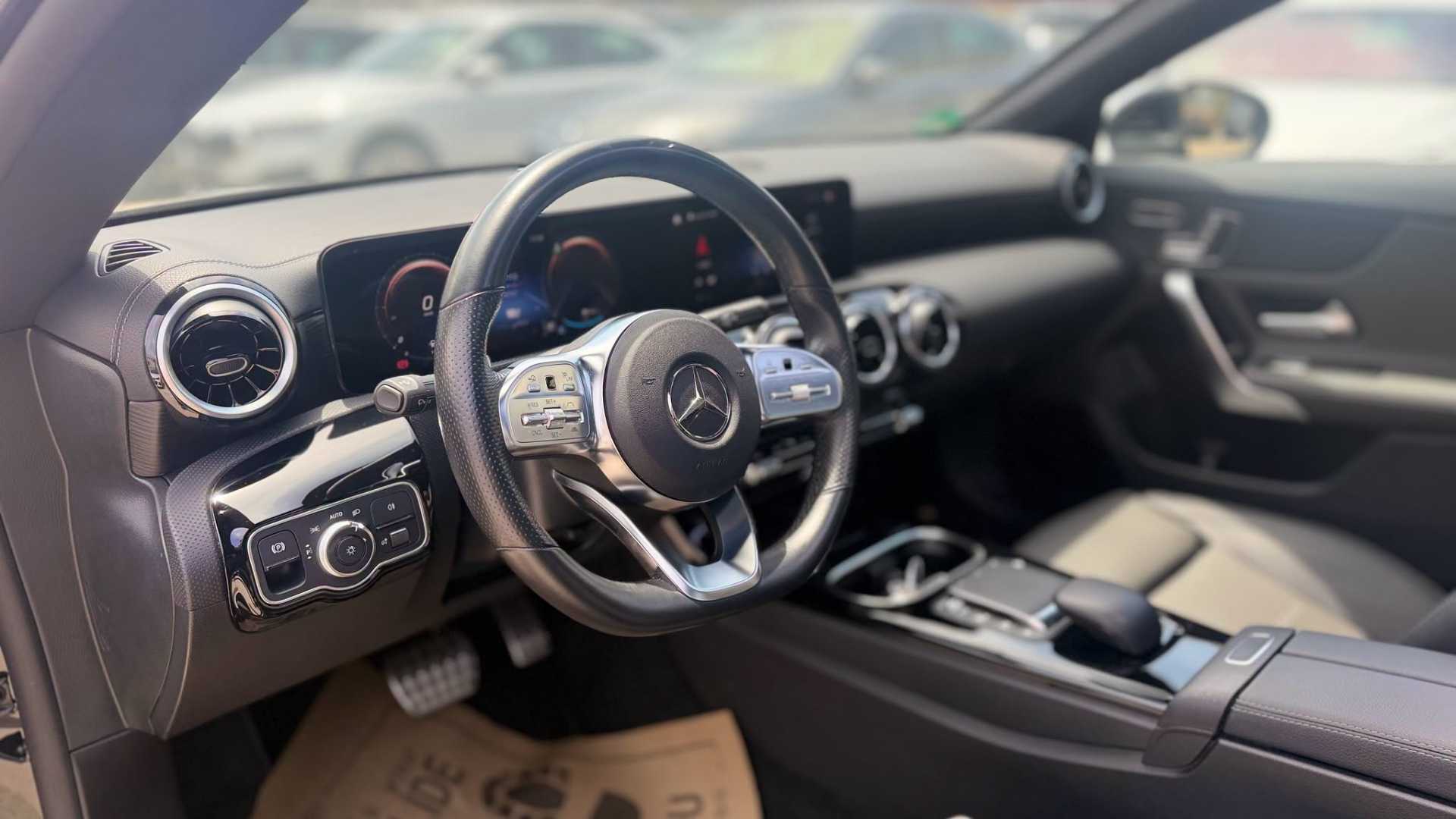 Mercedes Benz CLA250 2023