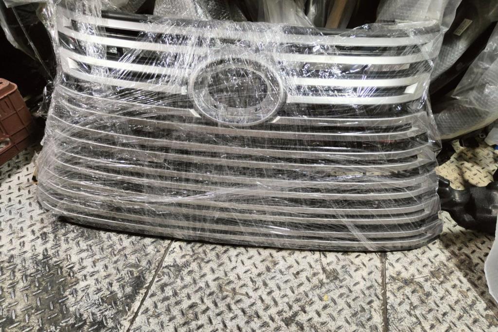 Body  Grilles Lexus LX600