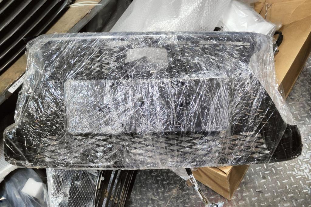 Body  Grilles Lexus NX300