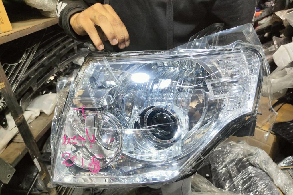 Lights Front light Mitsubishi Pajero