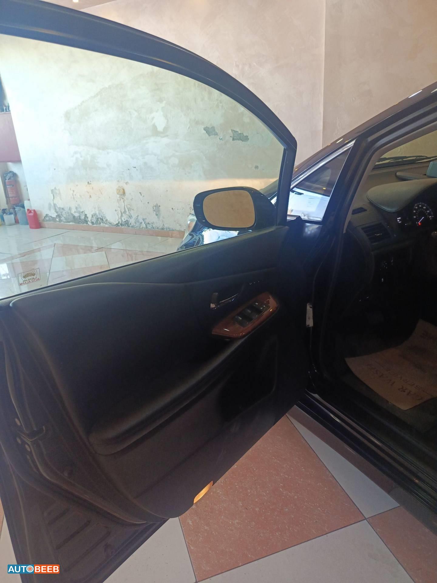 لكزس HS250h 2010
