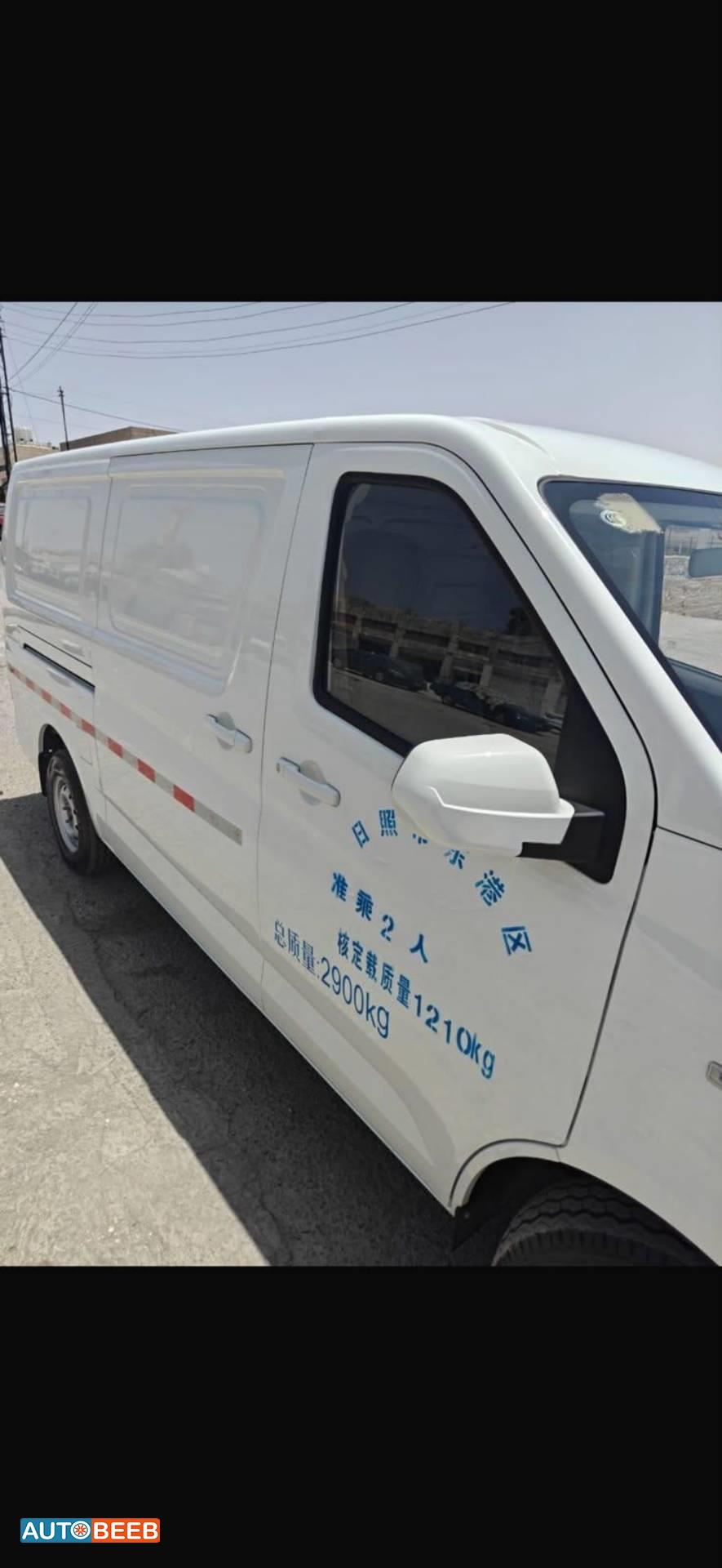 Minivan  2025