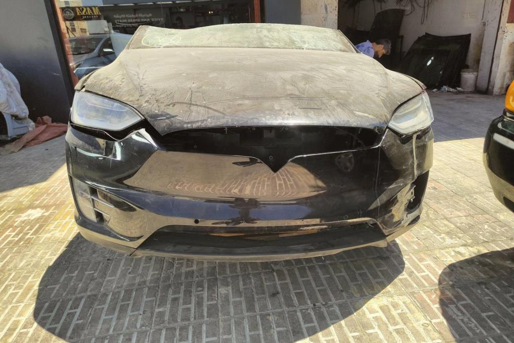 Body  Front clip Tesla X