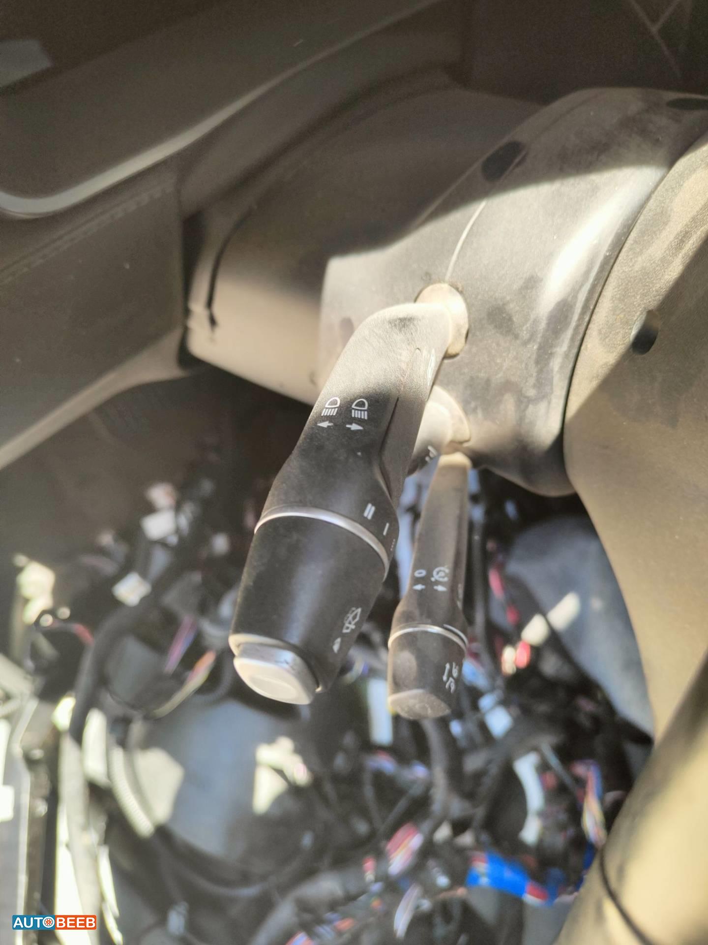 Cabin  Control buttons Tesla X