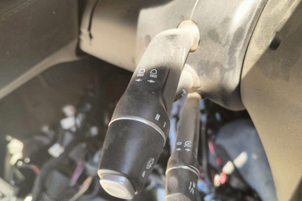 Cabin  Control buttons Tesla X