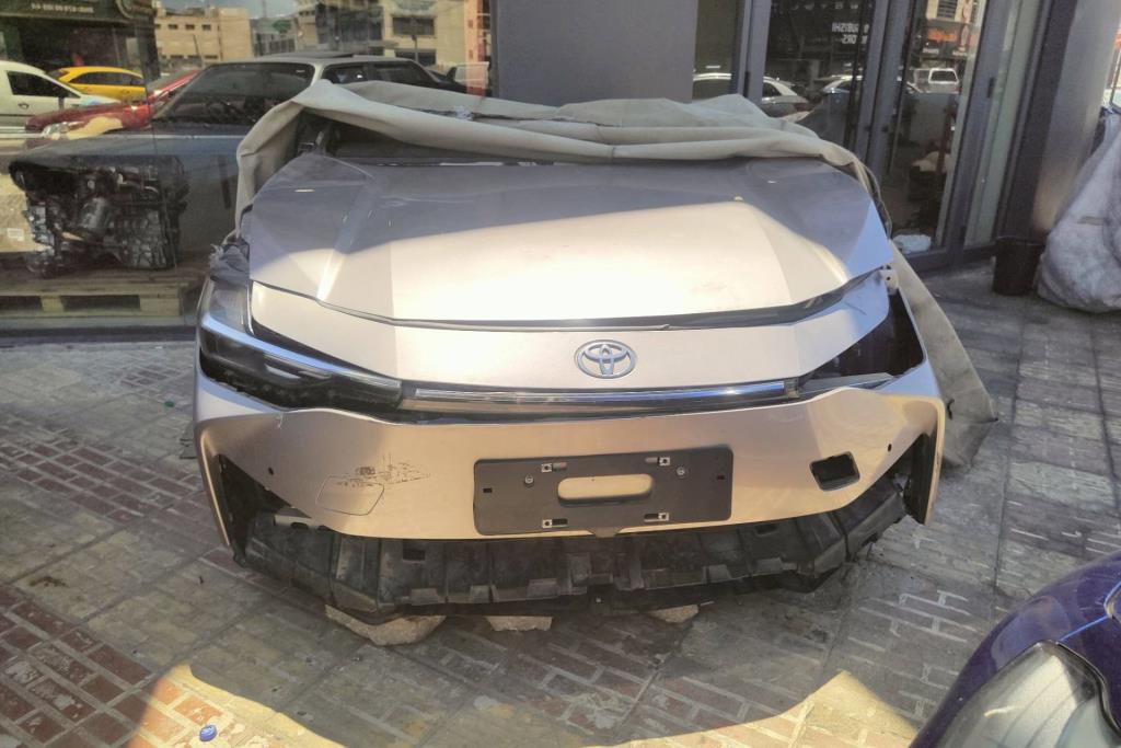 Body  Front clip Toyota bZ3X