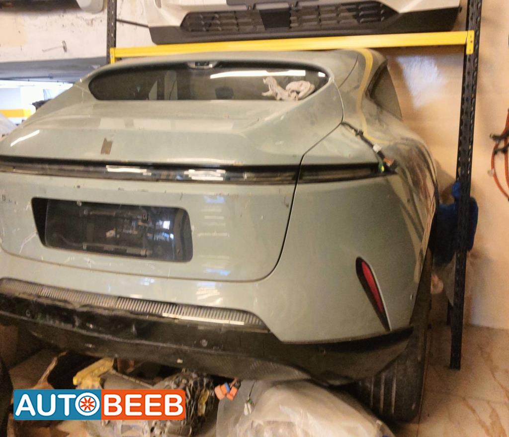 Body  Front clip Avatr Model 11