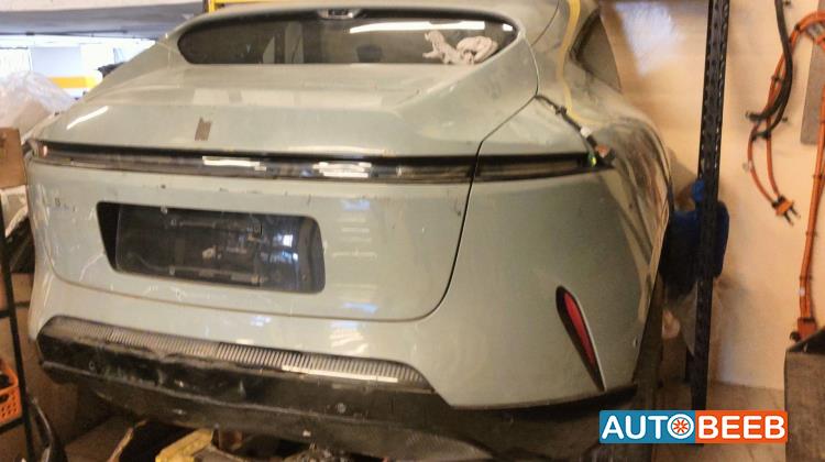 Body  Front clip Avatr Model 11
