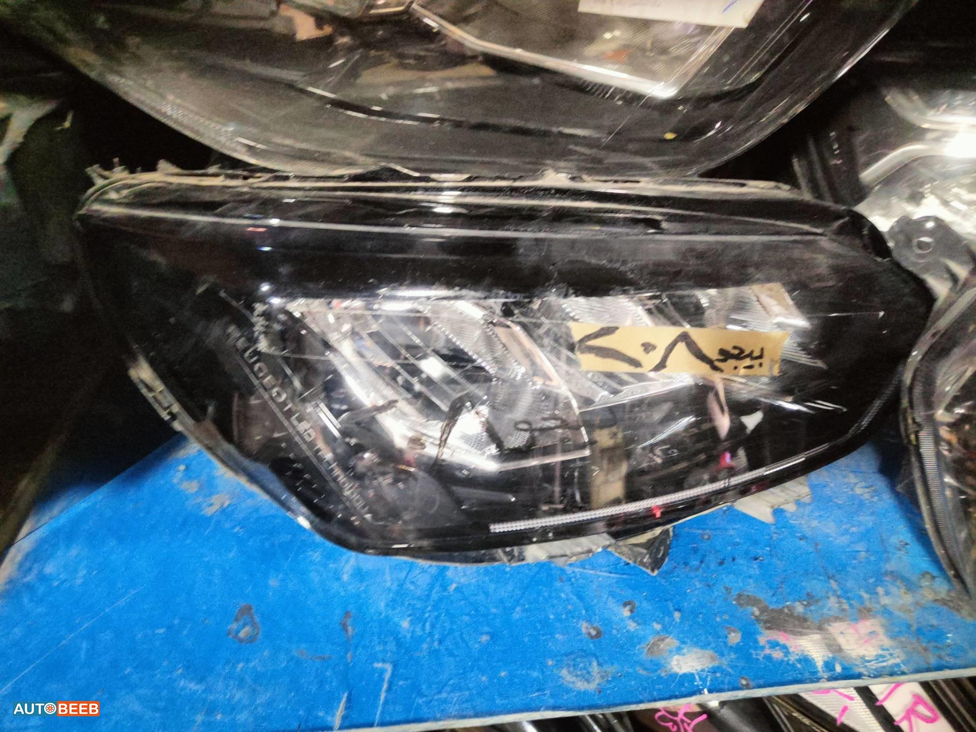 Lights Front light Peugeot 208