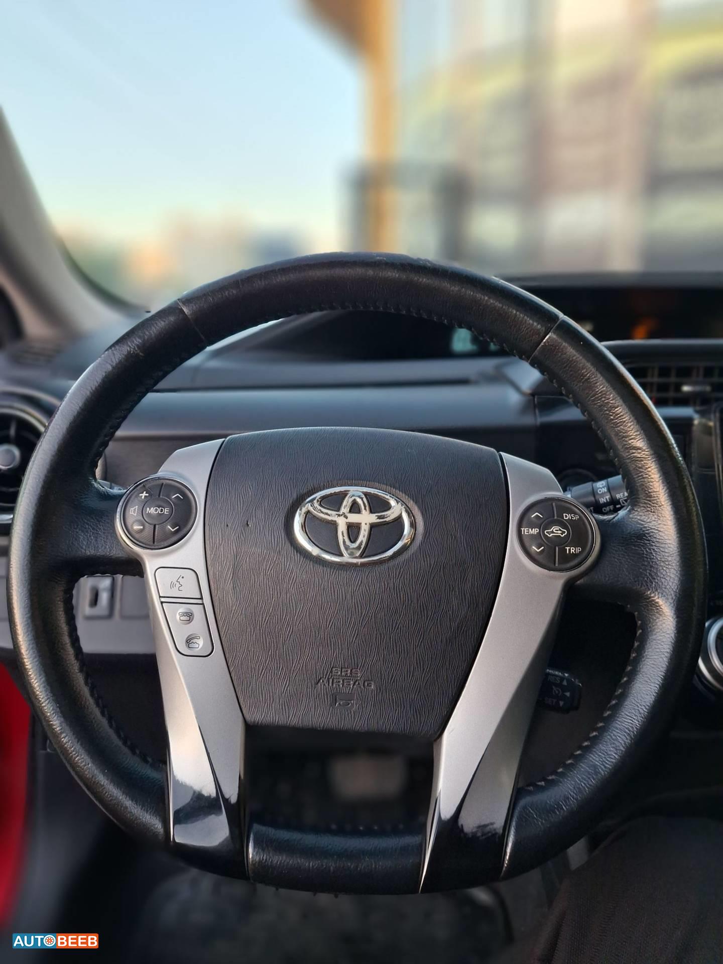 Toyota Prius 2014