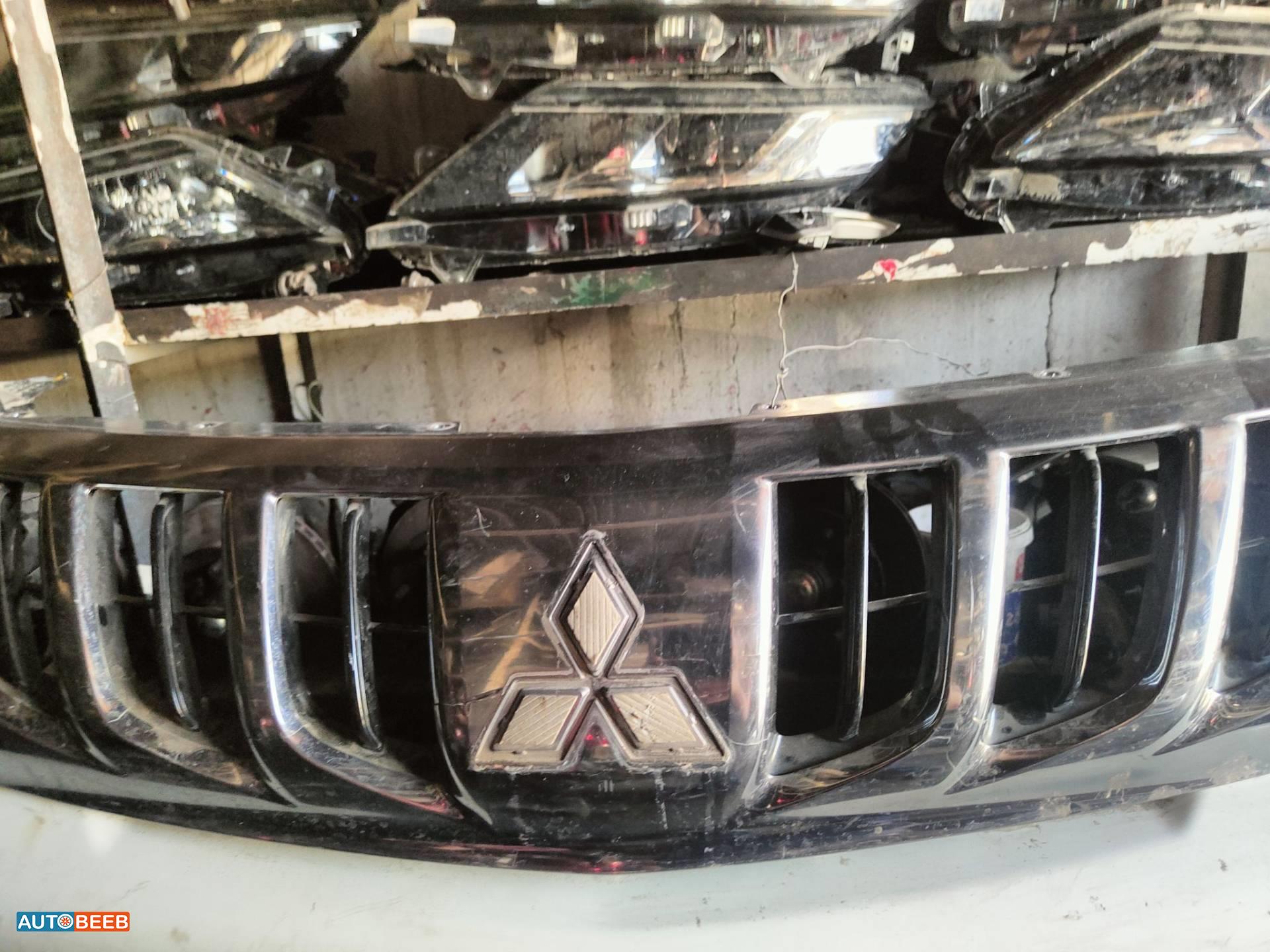 Body  Grilles Mitsubishi L200
