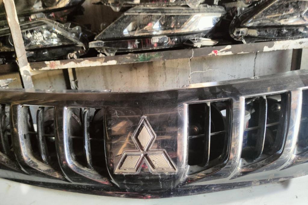 Body  Grilles Mitsubishi L200