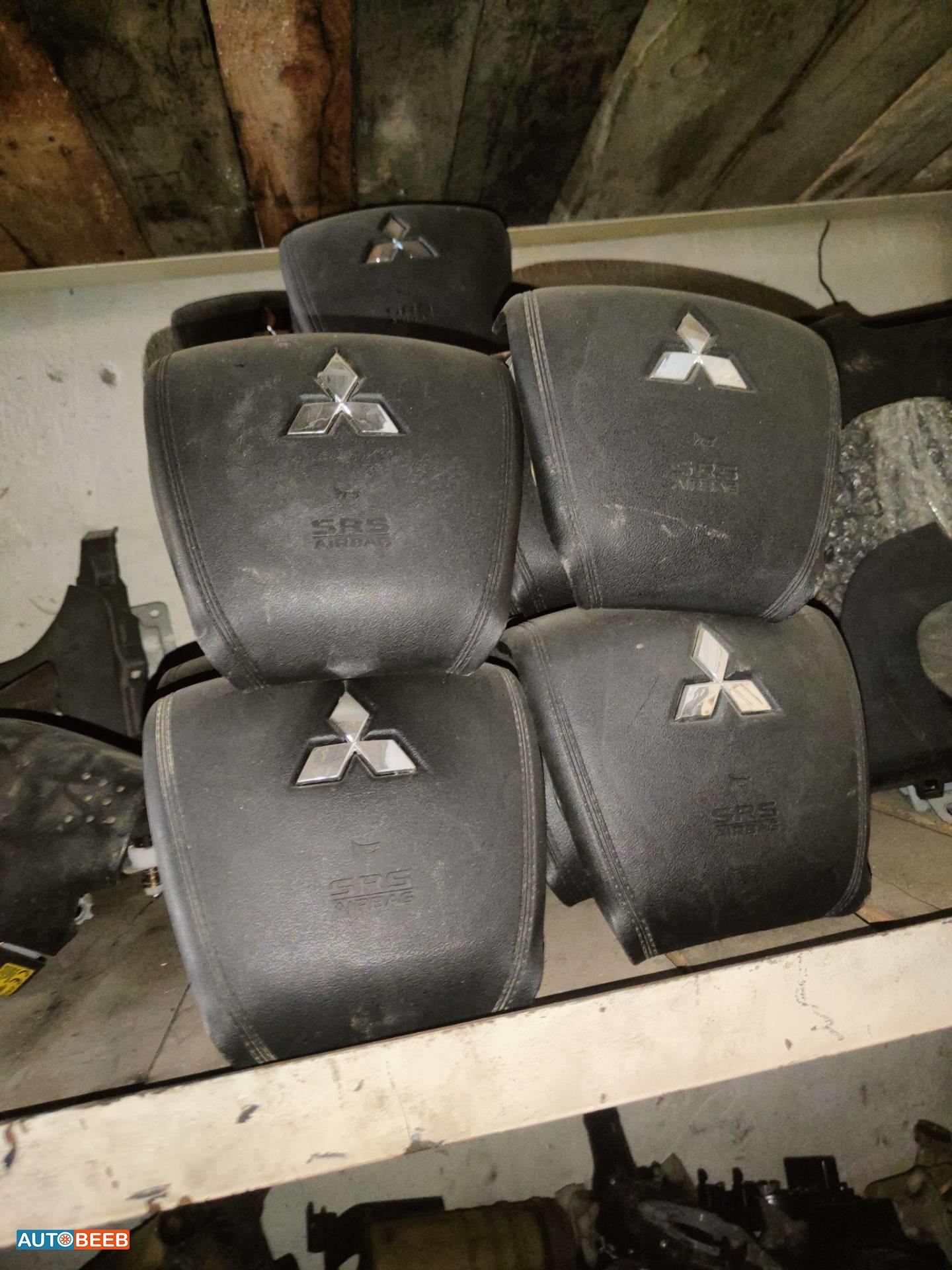 Cabin  Steering Wheel Mitsubishi L200