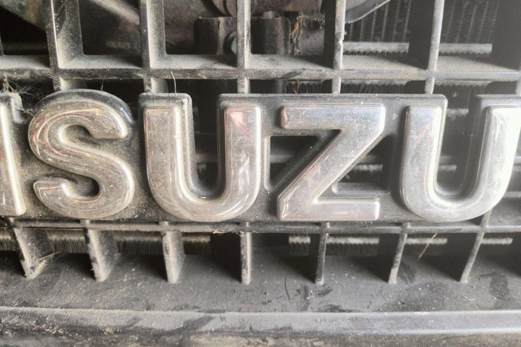 Body  Emblems Isuzu Pick Up