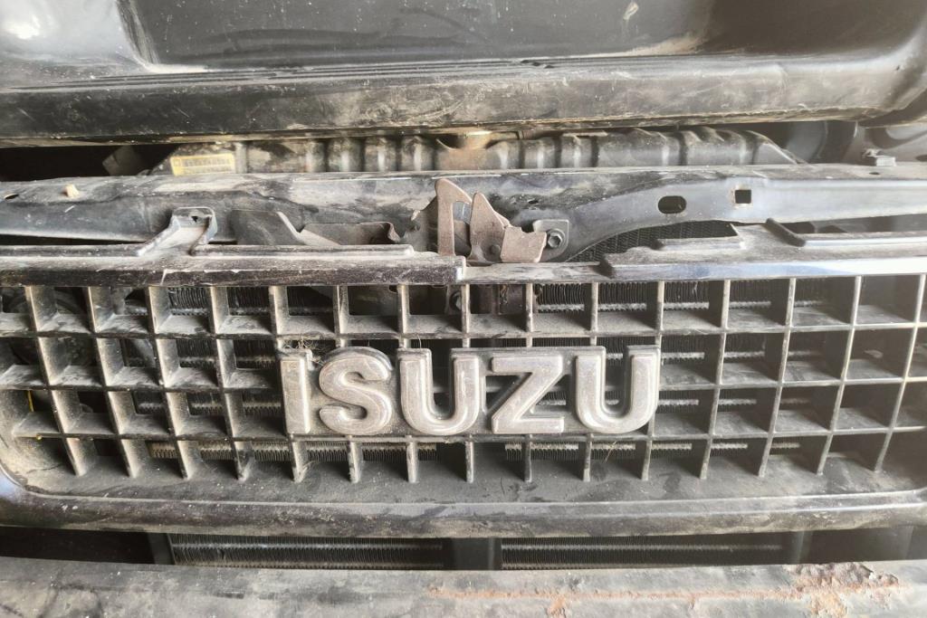 Body  Grilles Isuzu Pick Up