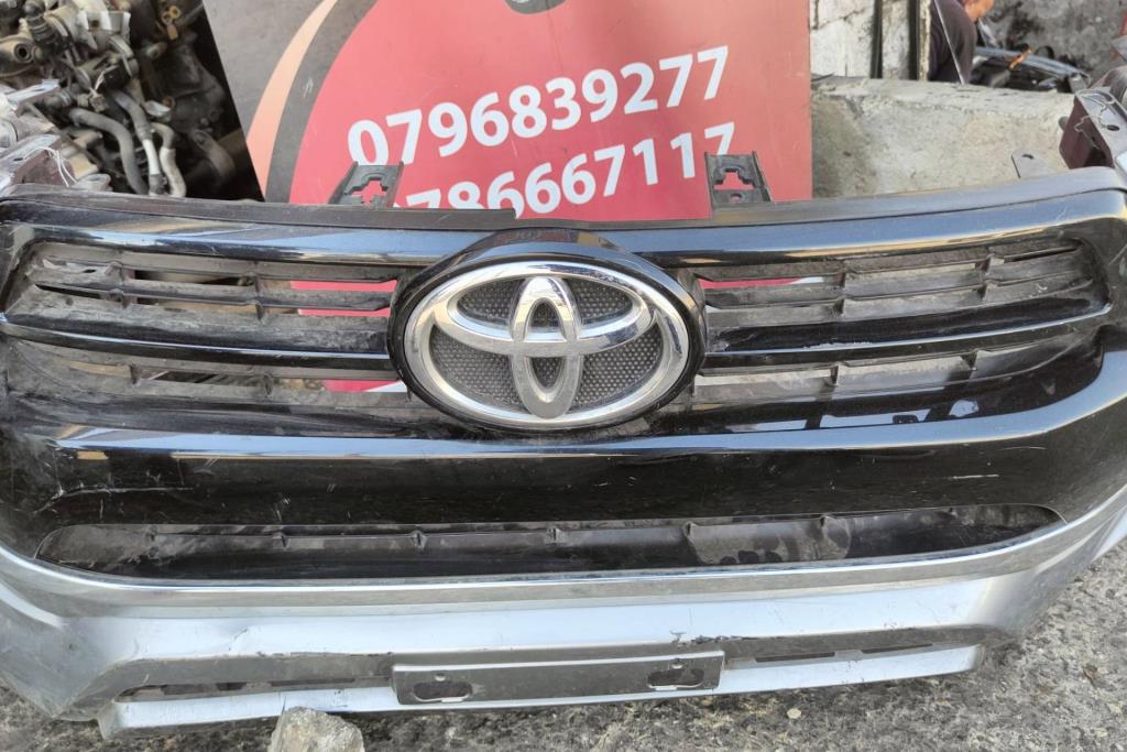 Body  Grilles Toyota Hilux