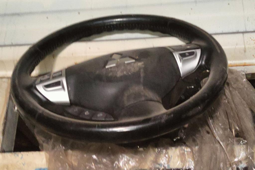 Cabin  Steering Wheel Mitsubishi L200