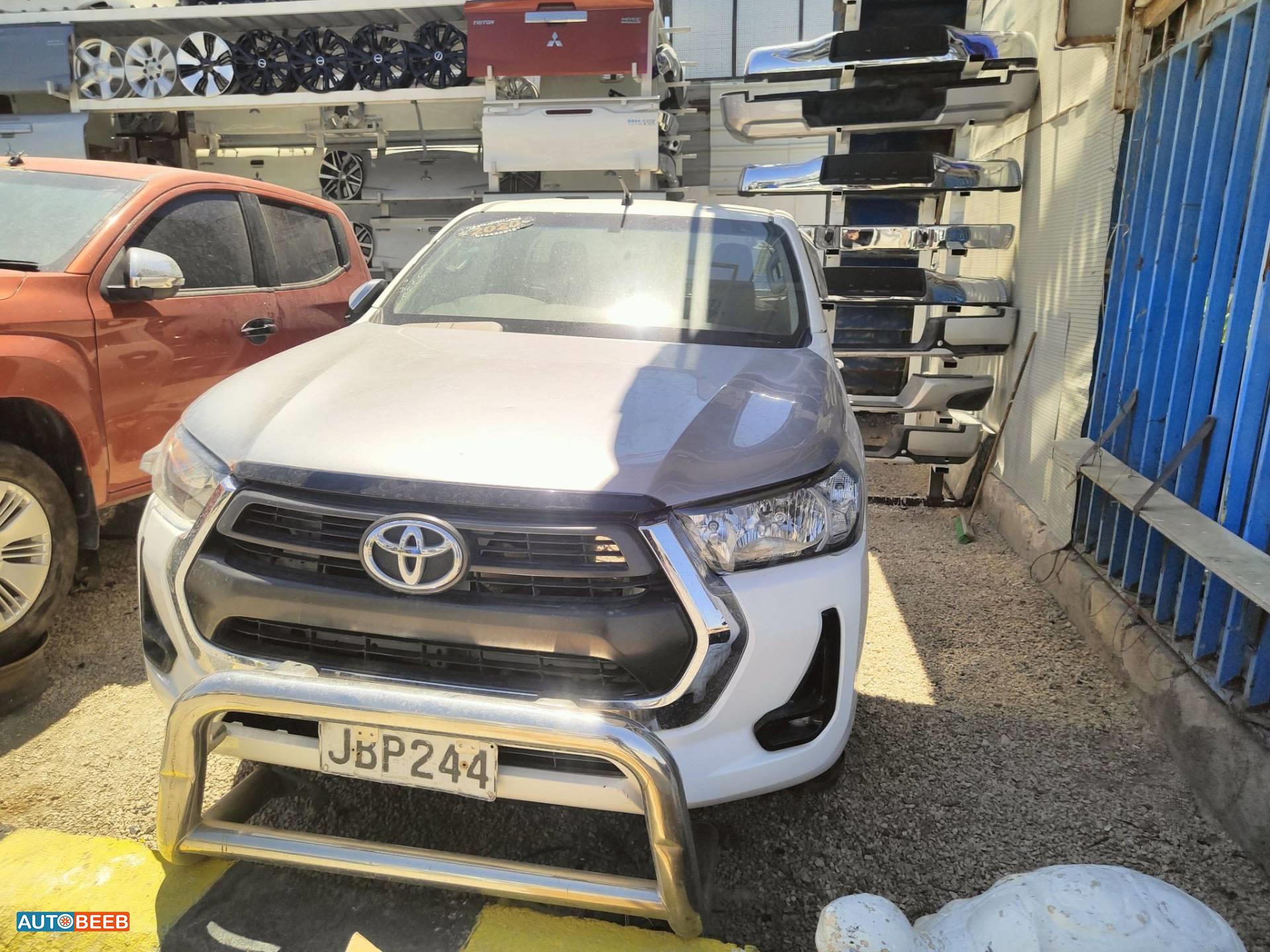 Body  Front clip Toyota Hilux