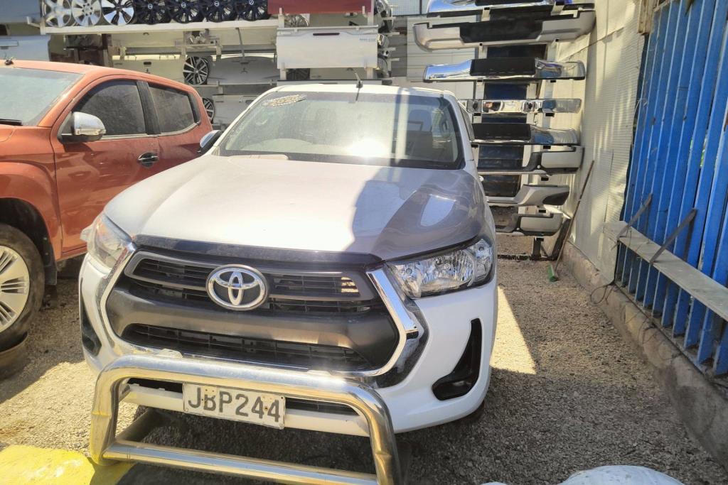 Body  Front clip Toyota Hilux