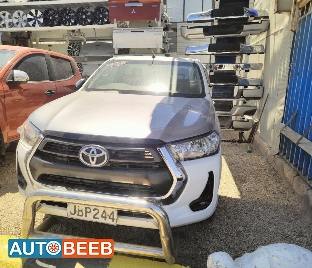 Body  Front clip Toyota Hilux