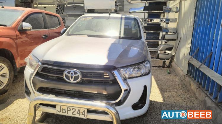 Body  Front clip Toyota Hilux