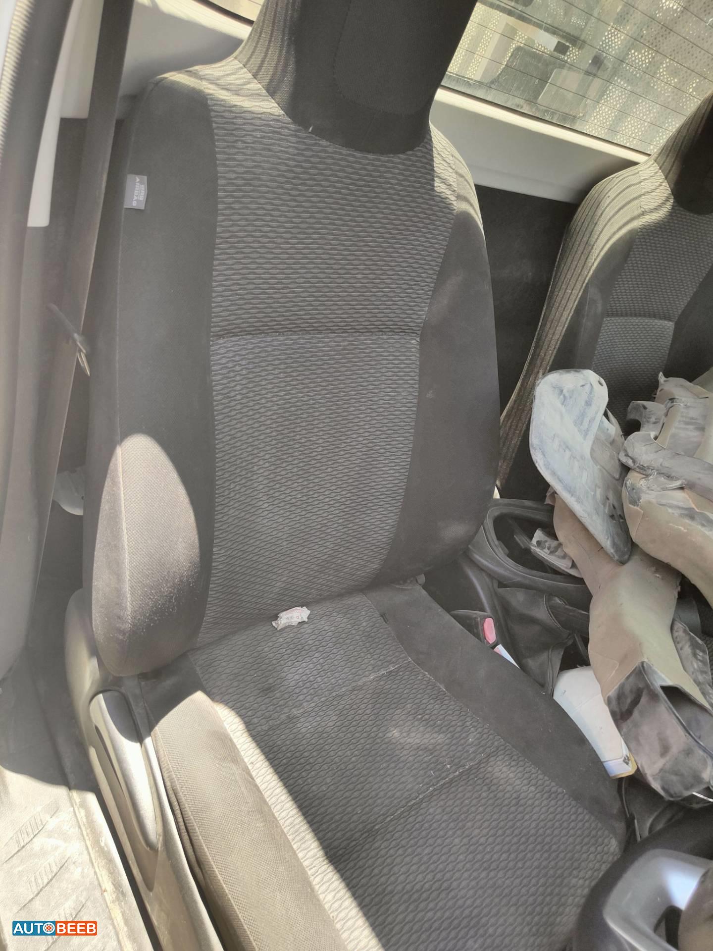 Cabin  Seat Toyota Hilux